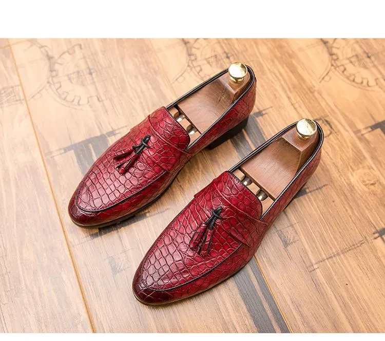 2019 new spring men's British wind foreign trade large size pointed shoes pattern casual trend breathable men's shoes