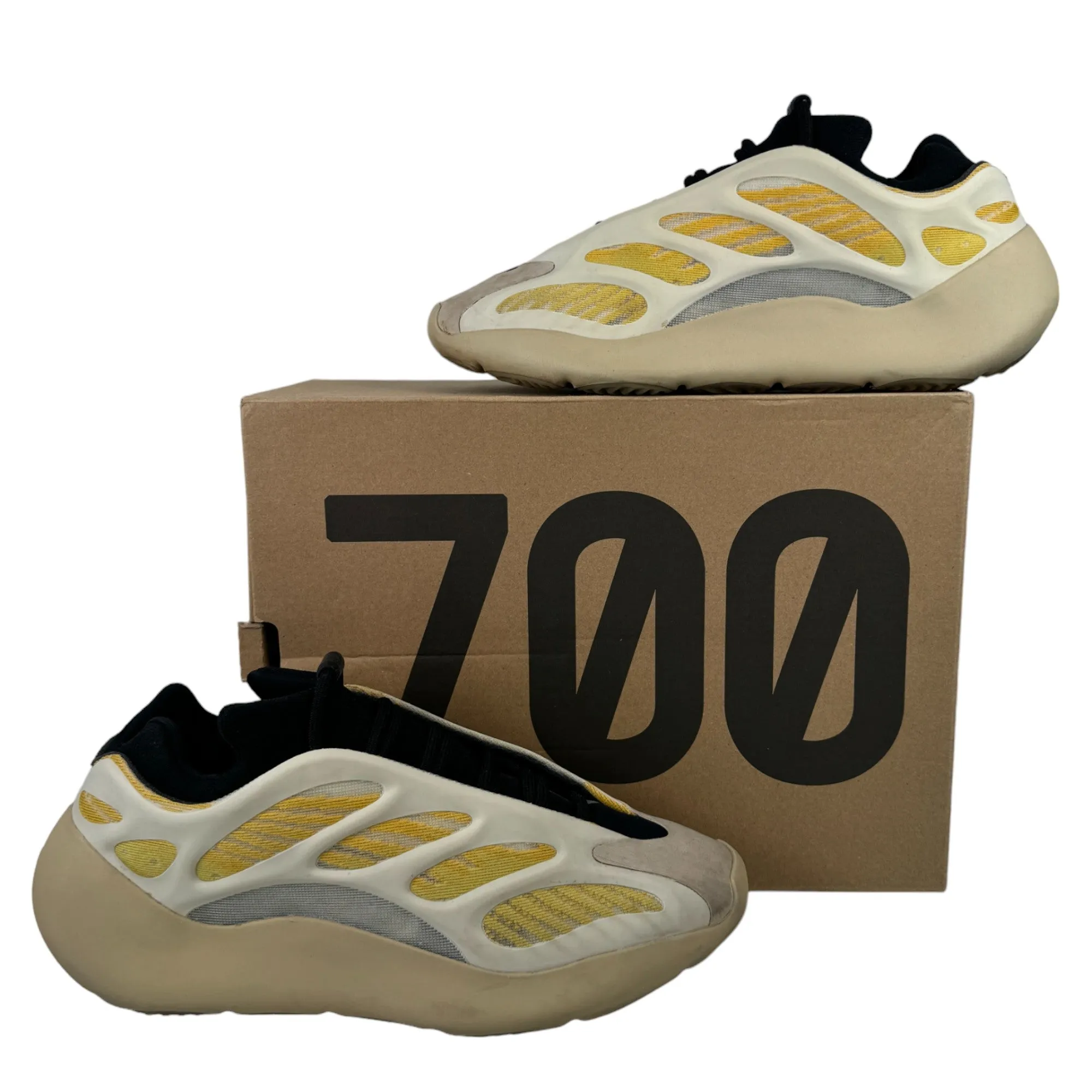 Men's 700 V3 Safflower Low Trainers Cream Size EU 42.5 / UK 8.5