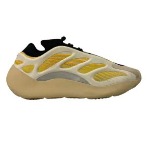 Men's 700 V3 Safflower Low Trainers Cream Size EU 42.5 / UK 8.5