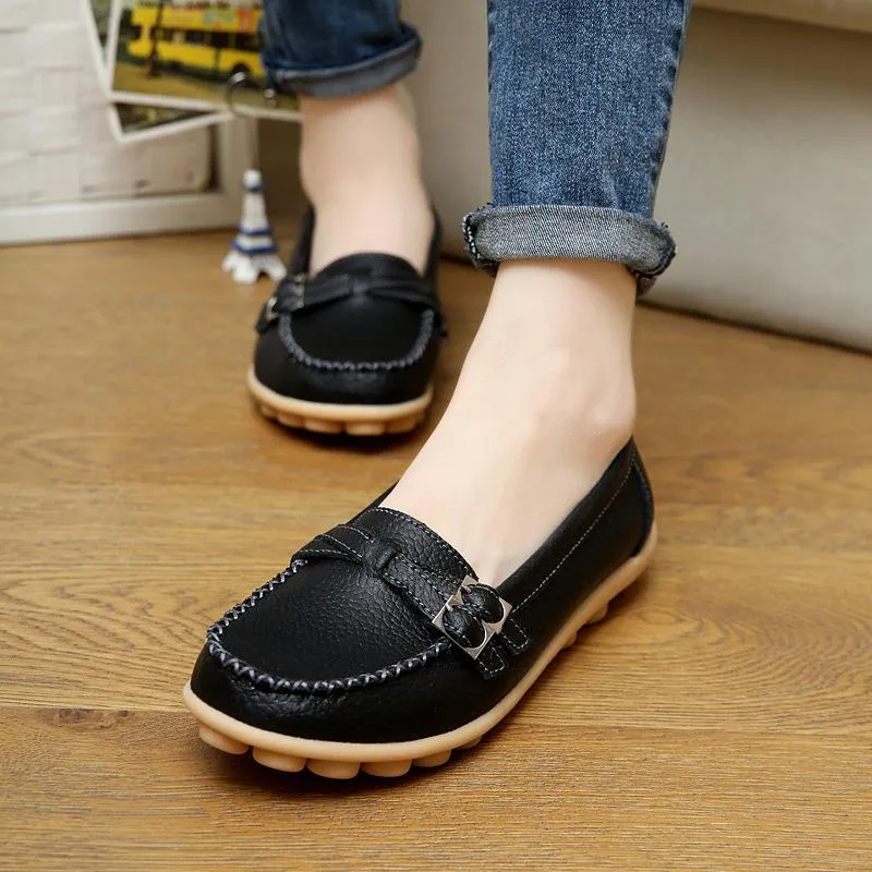 Soft Slip-on Leather Flats Black Flat Shoes For Women