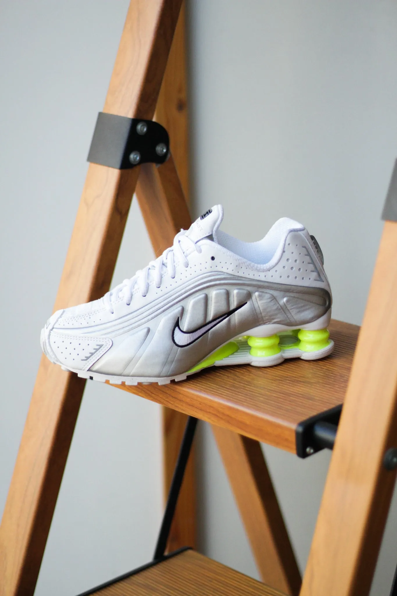 W SHOX R4 "WHITE/VOLT"