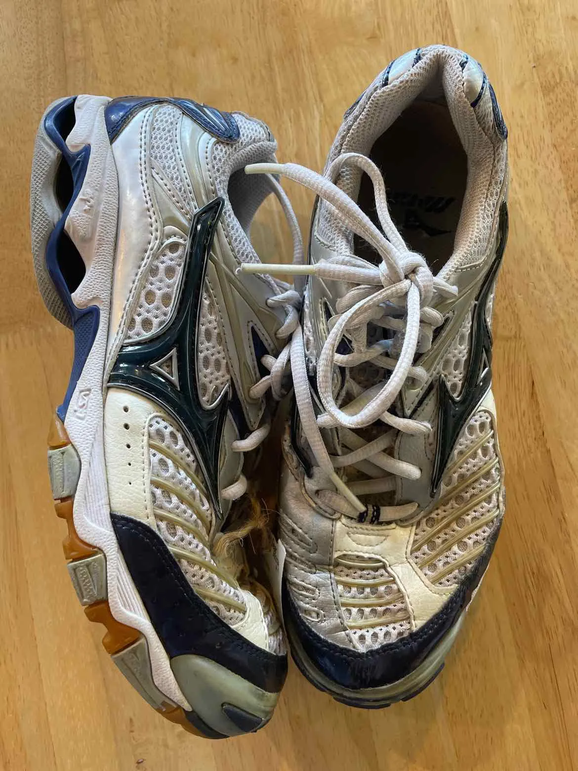 Women's Shoe Size 9 Mizuno White Misc. Shoes